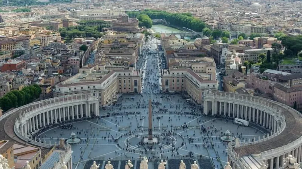 Imagem Apostolos na Basilica de Sao Pedro no Vaticano do artigo Fumaça preta na manhã do segundo dia de Conclave no Vaticano