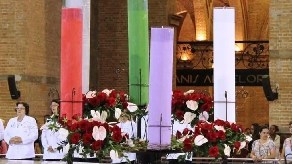 Imagem velas do artigo Advento: Como preparar o espaço litúrgico