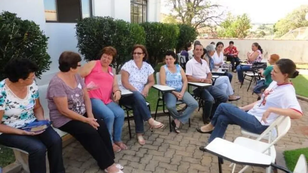 Imagem dinamica reuniao de grupo 001 do artigo Fé e missão: o papel do coordenador e auxiliar do Setor Missionário