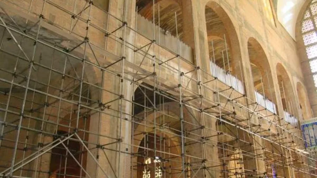 Imagem 2005 inicio do revestimento com tijolos a vista do artigo Início dos revestimentos internos e finalização do assentamento do piso