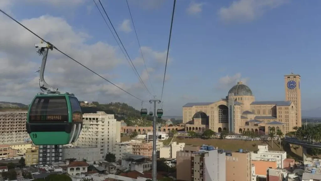 Imagem bondinhos thiago leon 252 do artigo Bondinhos aéreos colorem o céu de Aparecida