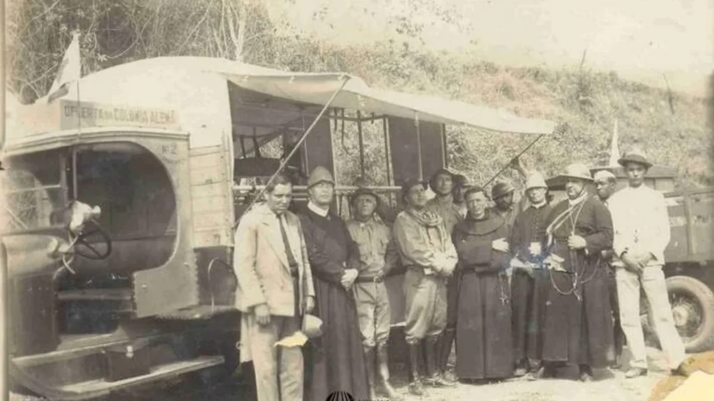 Padres Antão, Andrade e Pires como capelães durante a Revolução Constitucionalista de 1932.