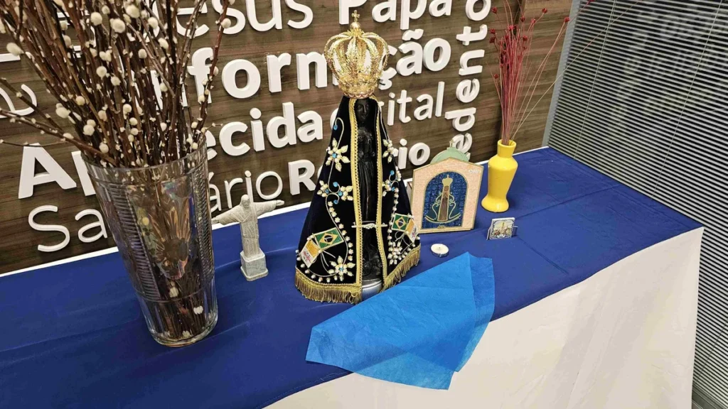 Imagem altar para nossa senhora aparecida do artigo Enfeite sua casa ou faça um altar para a Mãe Aparecida