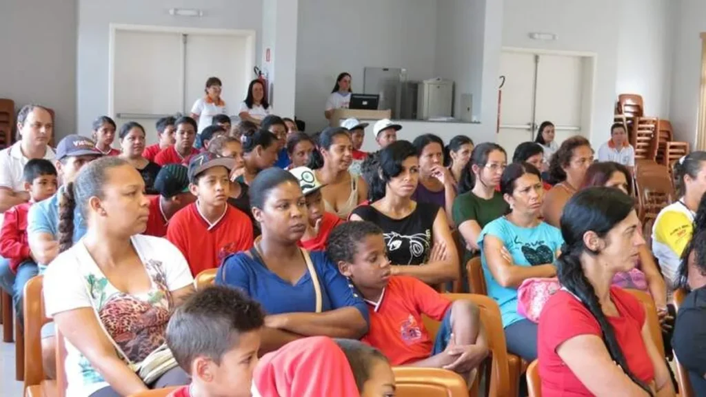 Imagem reuniao de pais palestra teatro 4 do artigo Formação sobre drogas no CAS São Geraldo