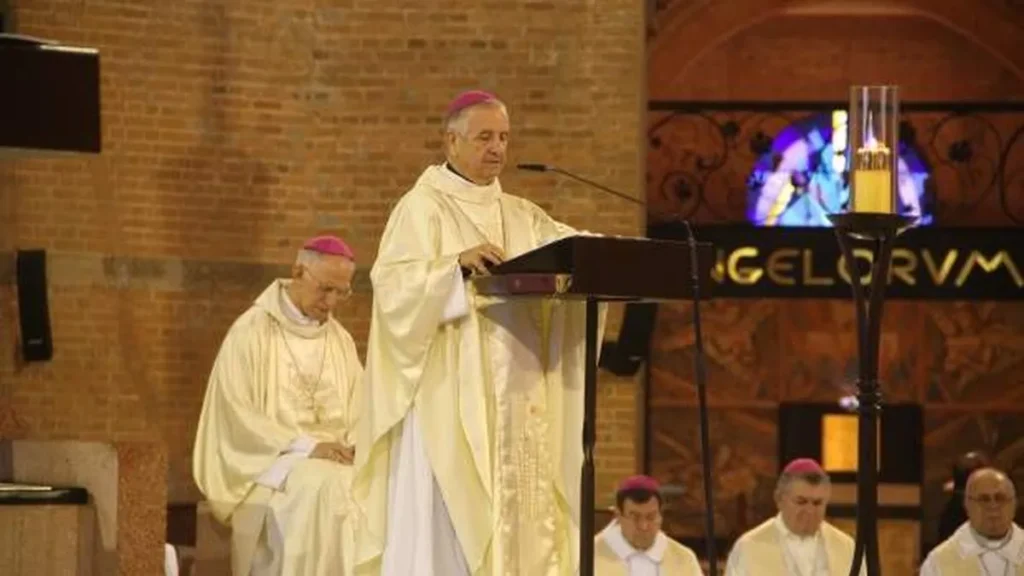 Imagem missa 17 do artigo Em missa, Dom Petrini destaca a importância do matrimônio e os desafios da família