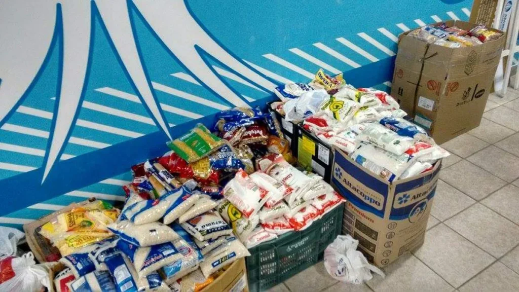 Imagem clube dos socios leva alimentos a entidades foto jose eduardo 10 do artigo Clube dos Sócios entrega, a entidades, mais de 600 quilos de alimentos arrecadados no Dia do Sertanejo