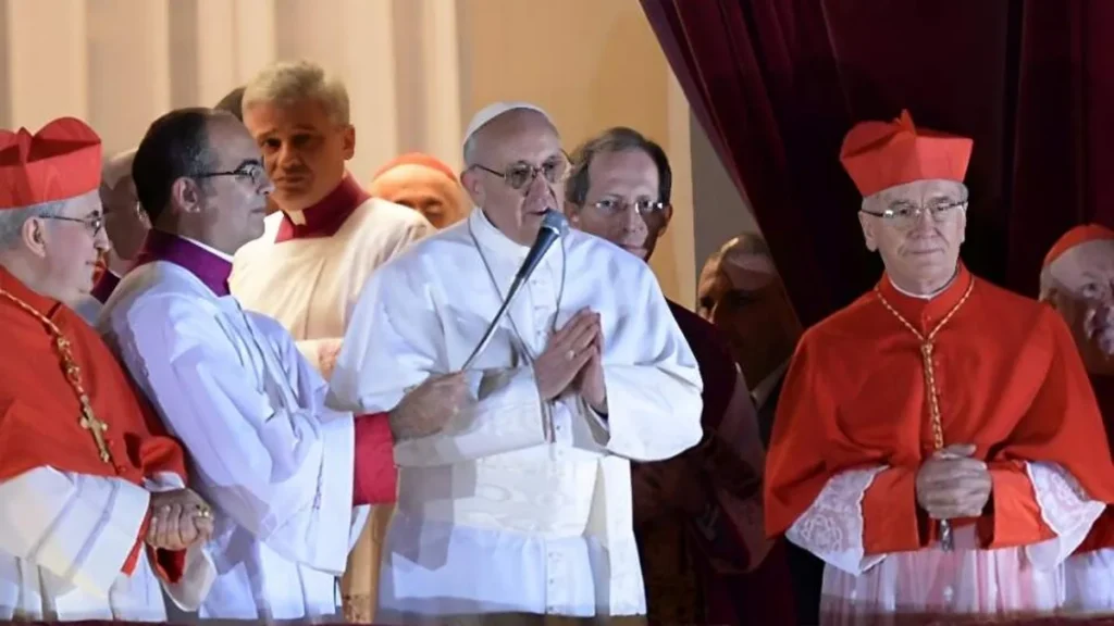 Imagem eleicao do papa papa francisco pediu que o povo rezasse por ele assim que foi eleito do artigo Ouvindo o Papa Francisco