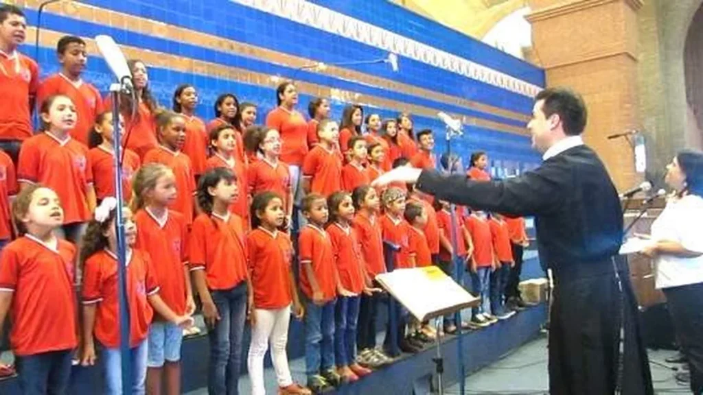 Imagem destaque 42 do artigo CAS São Geraldo leva coral do Projeto SEMEAR para cantar na Novena da Padroeira.