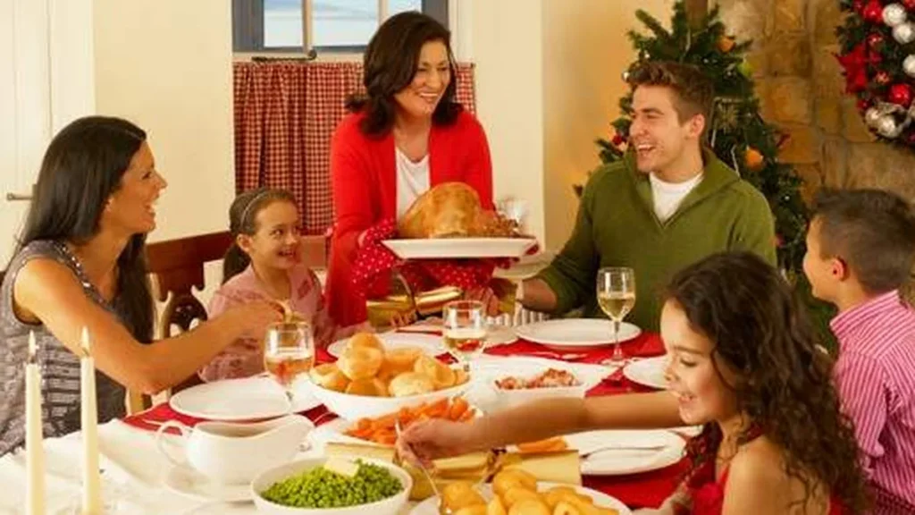 Imagem mesa decorada do artigo Dicas de alimentação para aproveitar o ano novo
