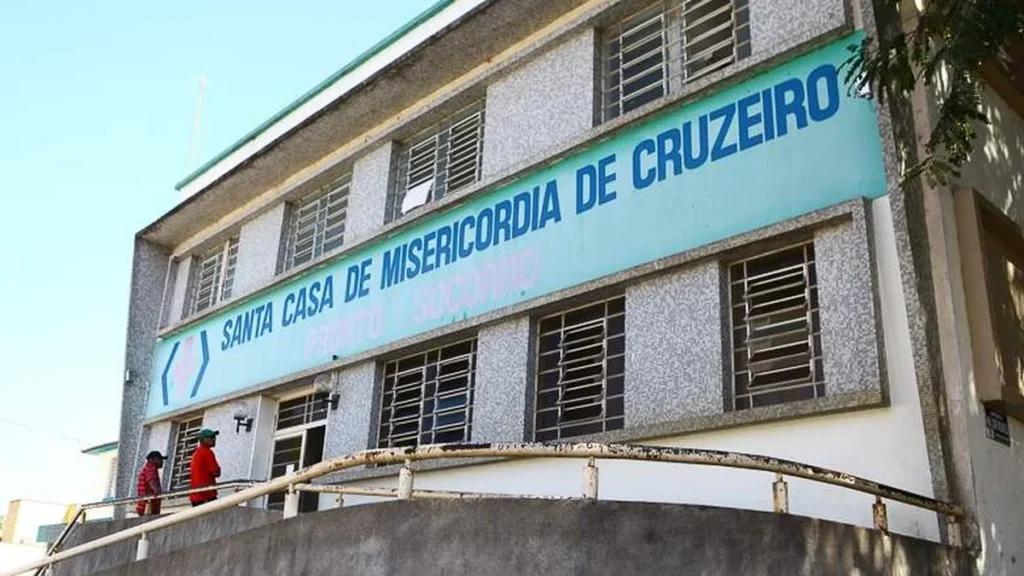 Imagem santa casa cruzeiro 1 do artigo Funcionários da Santa Casa de Cruzeiro continuam em greve, fazem manifesto e cobram pagamento de direitos trabalhistas
