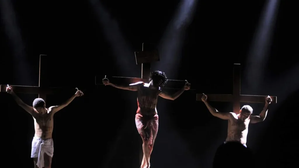 Imagem Jesus Crucificado Auto da Paixao 2023 do artigo O silêncio da Sexta-feira Santa