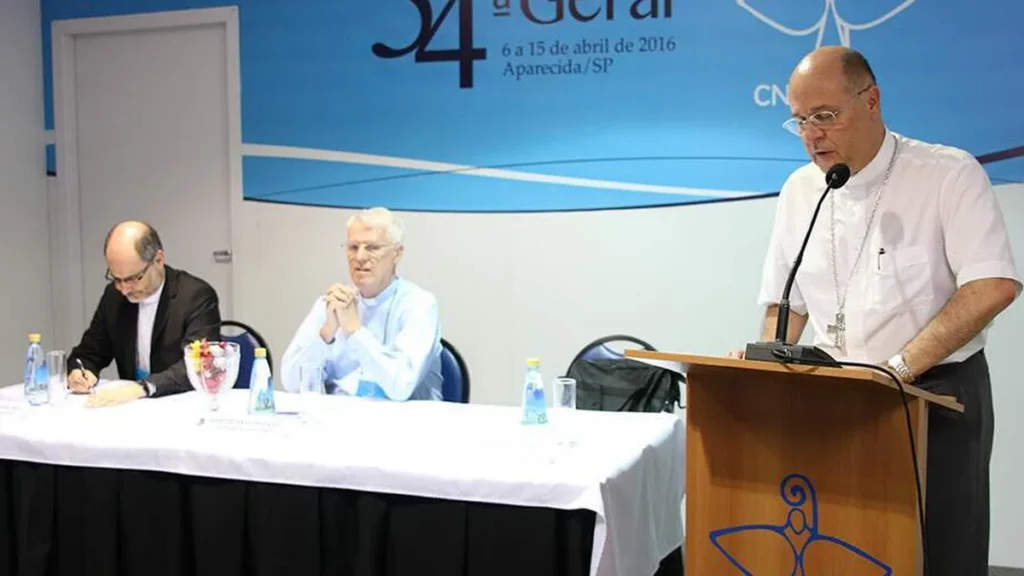 Imagem 54agcnbb coletiva 01 do artigo Bispos debatem participação dos leigos na igreja