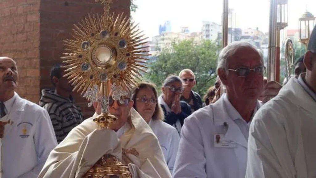 Imagem corpus christi 2016 marilia ribeiro 2 do artigo Fiéis participam da Solenidade de Corpus Christi no Santuário Nacional