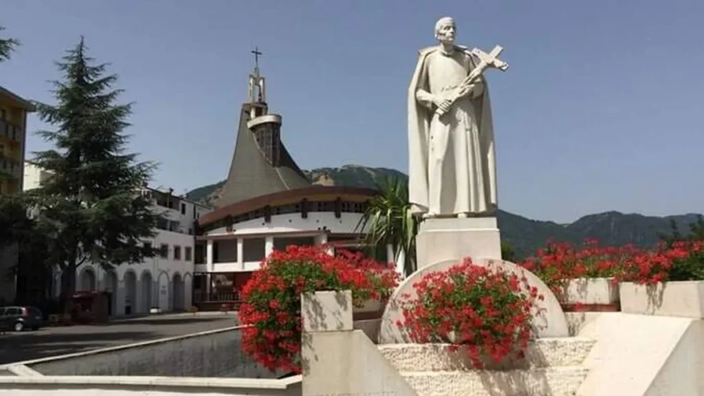 Estátua de São Geraldo Majela em Materdomini - Itália