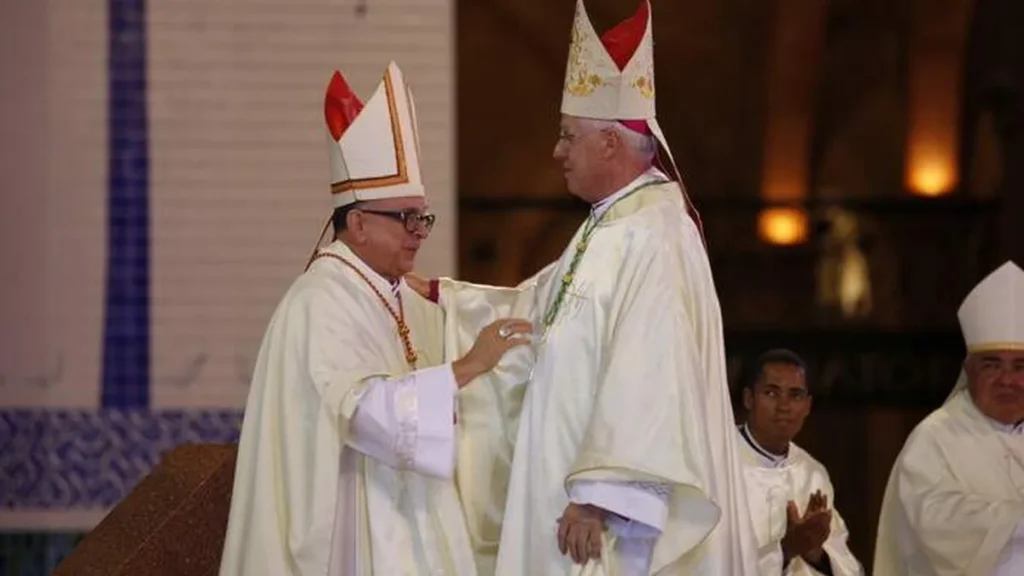 Imagem mg 2537 do artigo Dom Orlando Brandes cumprimenta Dom Damasceno pelos seus 80 anos