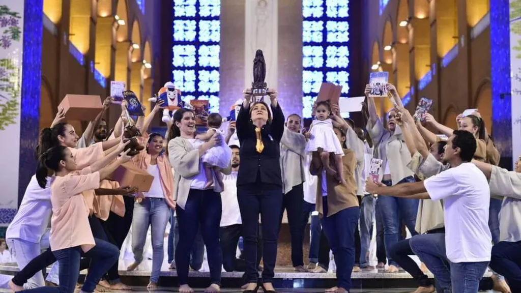 Santuário celebra última Cerimônia de Coroação, preparatória para as festividades de outubro.