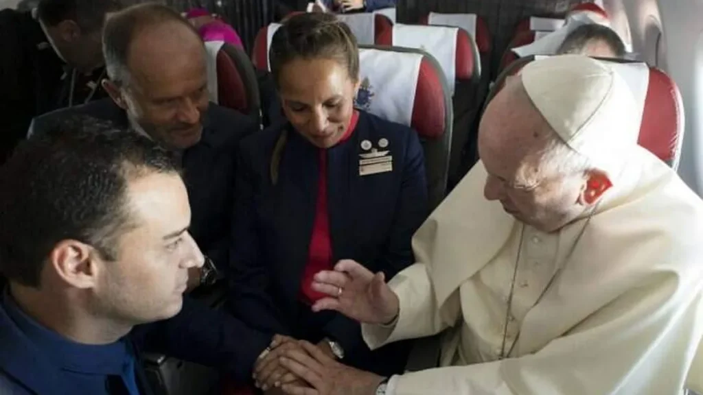 Imagem casamento em voo do artigo Veja 10 momentos marcantes da 22º Viagem Apostólica do Papa Francisco