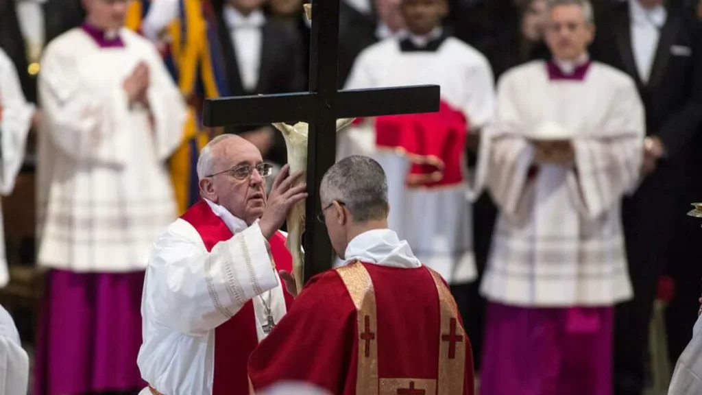 Imagem Papa na Sexta feira Santa do artigo Acompanhe a Semana Santa com o Papa Francisco
