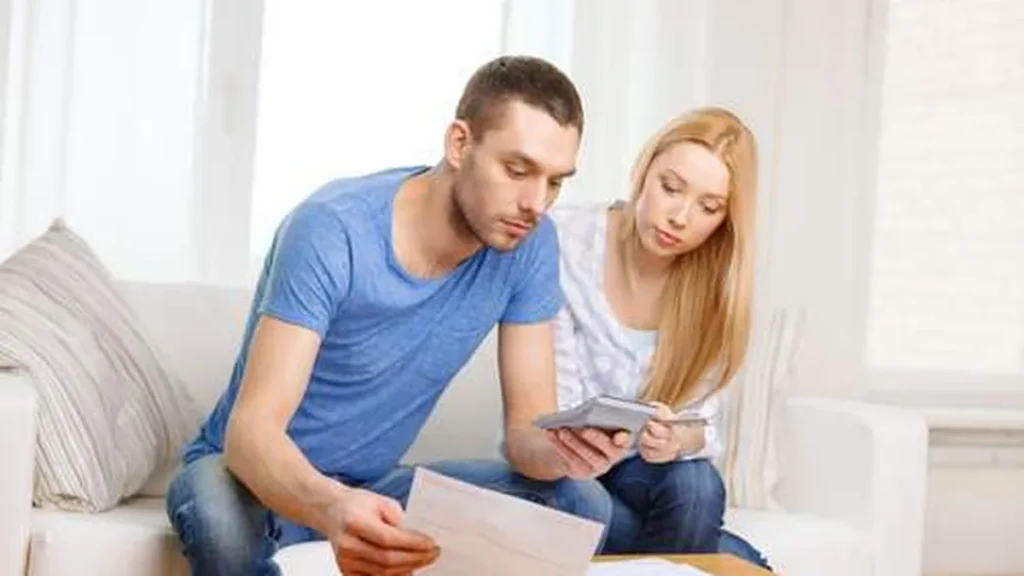 Imagem economia casal do artigo Cuide da economia financeira no casamento