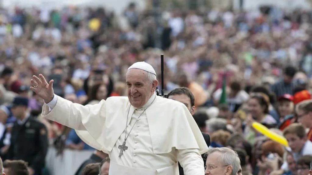 Imagem papa francisco 33 do artigo Crisma é a marca que nos une a Cristo