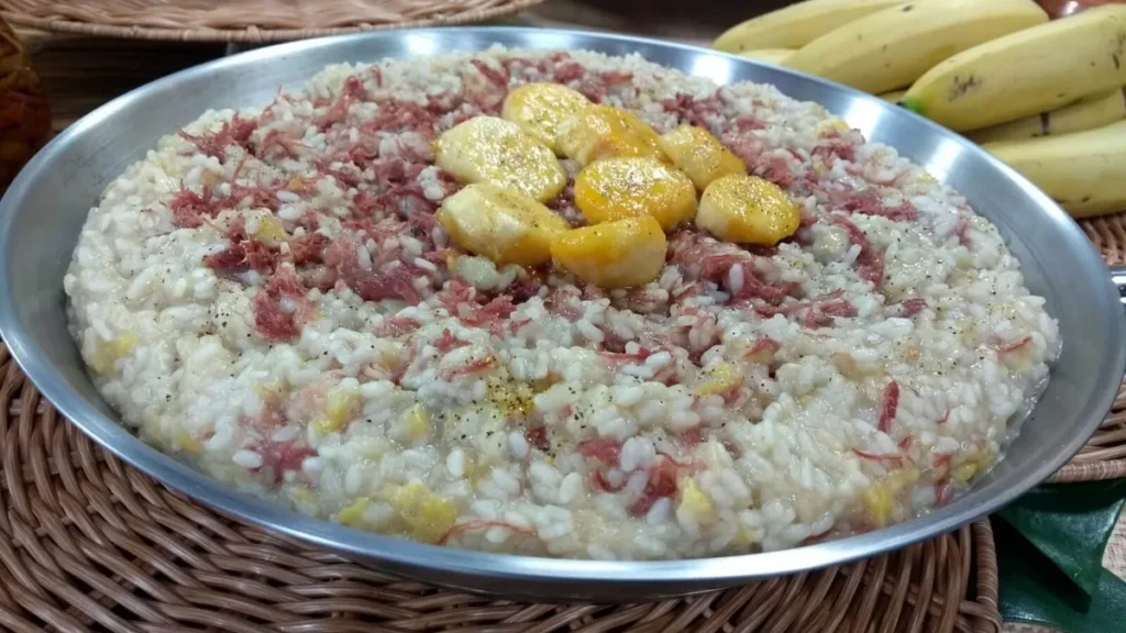 Imagem RISOTO DE CARNE SECA COM CACHACA E BANANA DA TERRA 1 XICARA DE CHA DE CACHACA do artigo Veja como fazer risoto de carne seca com cachaça e banana da terra!
