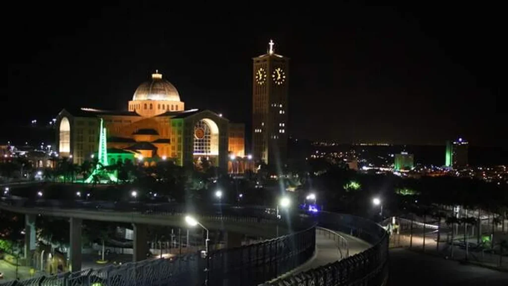 Comemorações do Meio Ambiente iluminam o Santuário Nacional de verde
