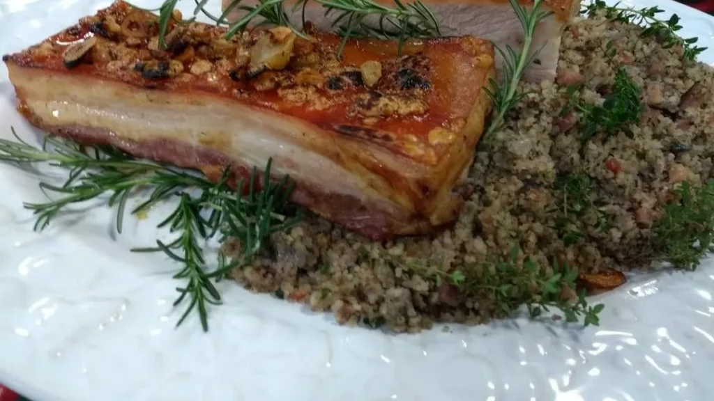 Imagem Panceta com farofa de feijao do artigo O Chef Alex Sander te ensina a fazer uma deliciosa Panceta com farofa de feijão!