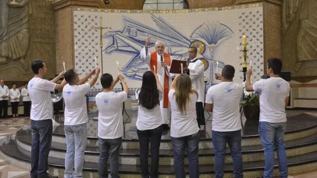 Imagem sacramento no santuario do artigo Cerimônia coletiva celebra os sacramentos dos funcionários do Santuário
