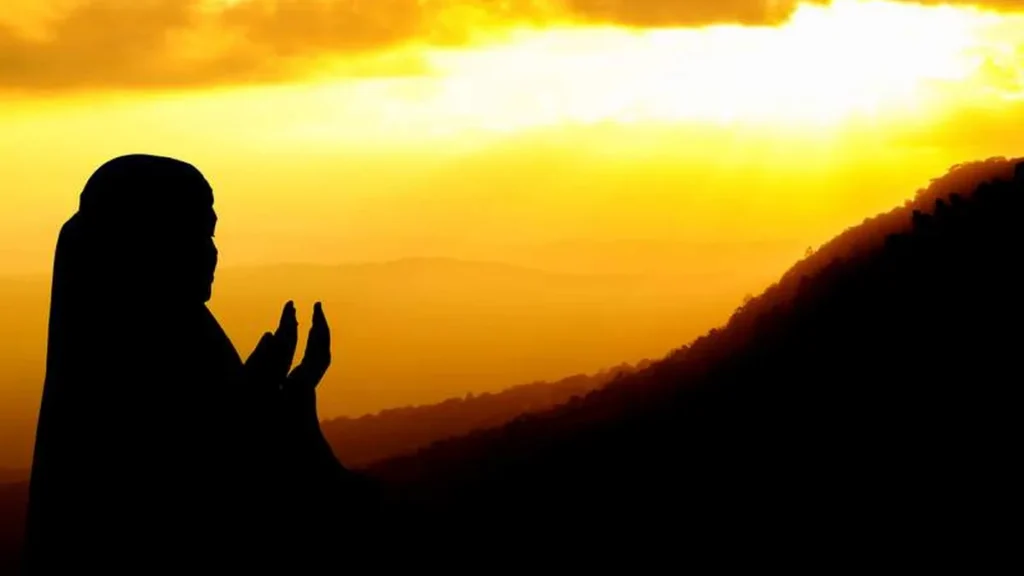 Imagem shutterstock rezar do artigo Se somos templo do Espírito Santo, por que precisamos ir a igreja?