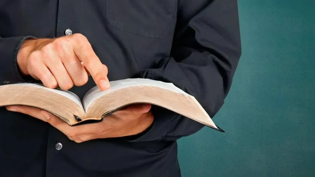 Imagem Biblia do artigo Padre Zezinho pede católicos inteligentes na Palavra de Deus