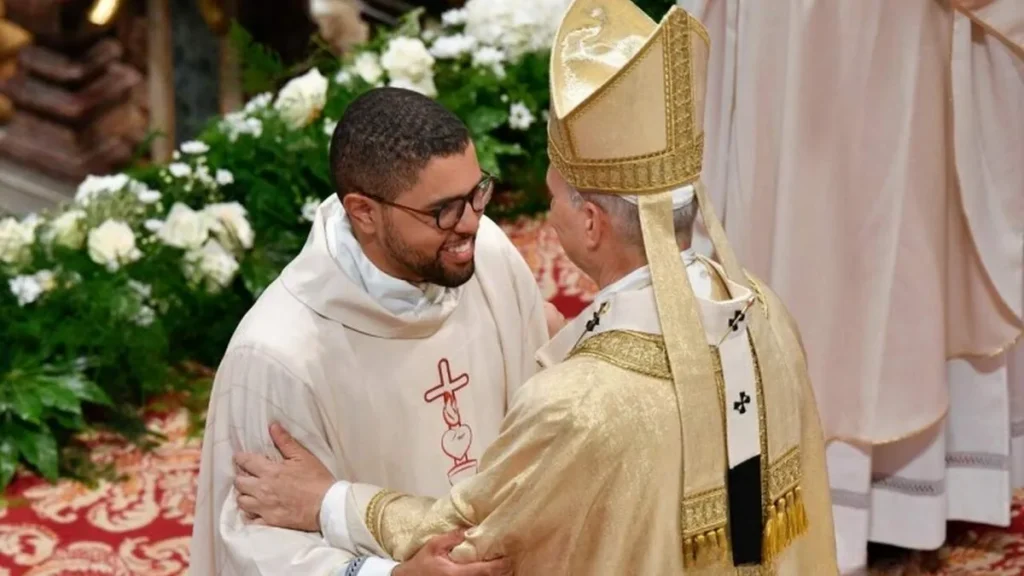 Imagem Padre Lucas Soares ordenado pelo Papa Leao do artigo Diácono brasileiro é ordenado pelo Papa Leão XIV