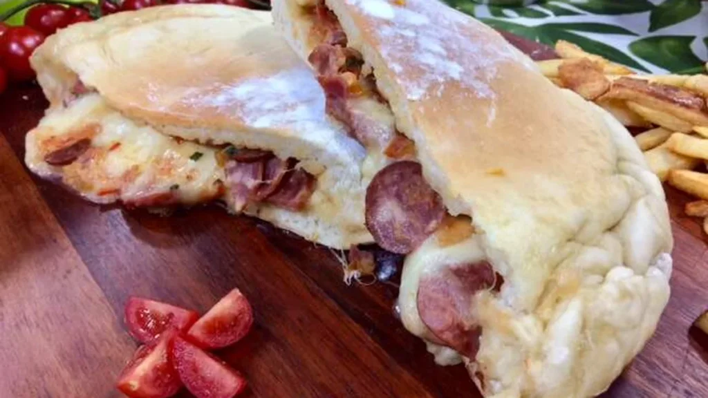 Imagem Calzone de calabresa e queijo do artigo Aprenda a fazer Calzone de calabresa e queijo!