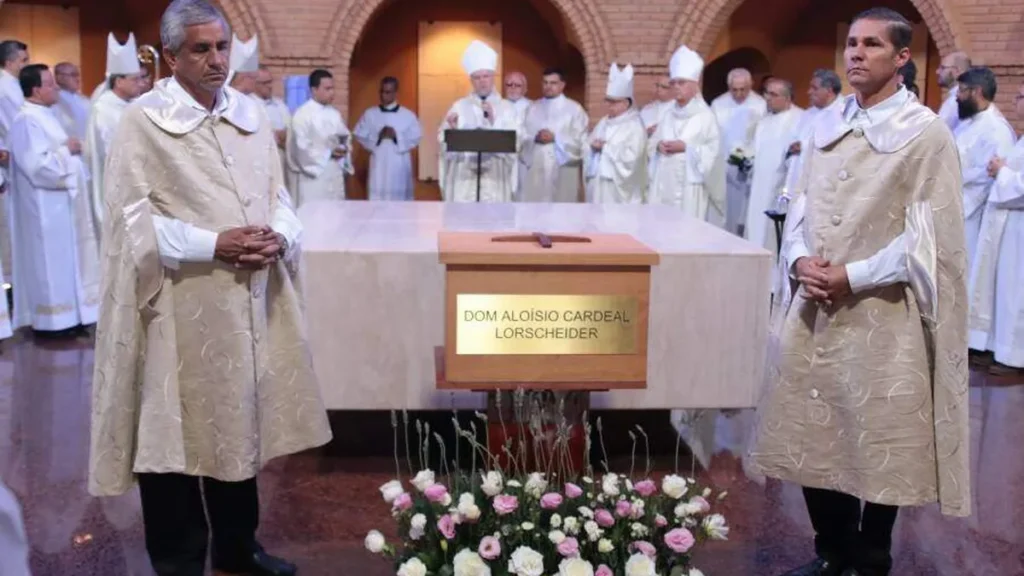 Imagem Sepultamento de dom Aloisio no Santuario do artigo Dom Aloísio é sepultado na Capela da Ressurreição do Santuário de Aparecida