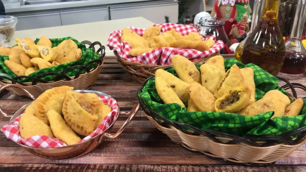 Imagem PASTEL DE ANGU do artigo Receita da revista: Pastel de angu!