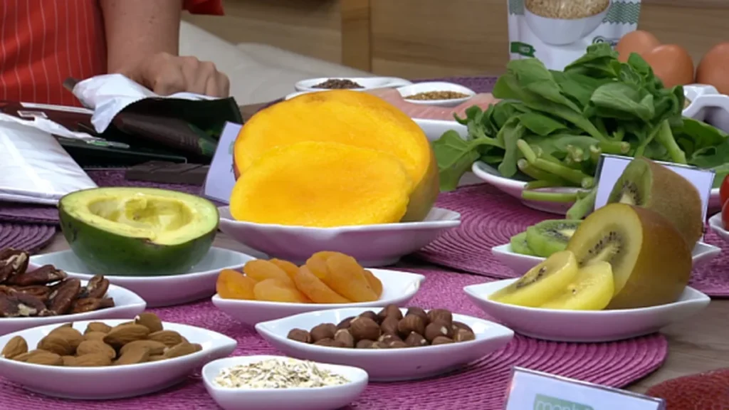 Imagem alimentacao saudavel do artigo Conheça a alimentação adequada para uma menopausa mais tranquila
