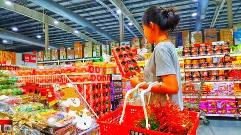 Imagem comercio natalino do artigo Vendas de Natal acendem alerta sobre dívidas para os consumidores