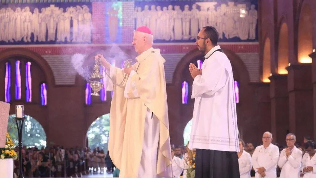 Imagem Missa de Pascoa 2024 do artigo Por que a Igreja usa incenso nas Missas?