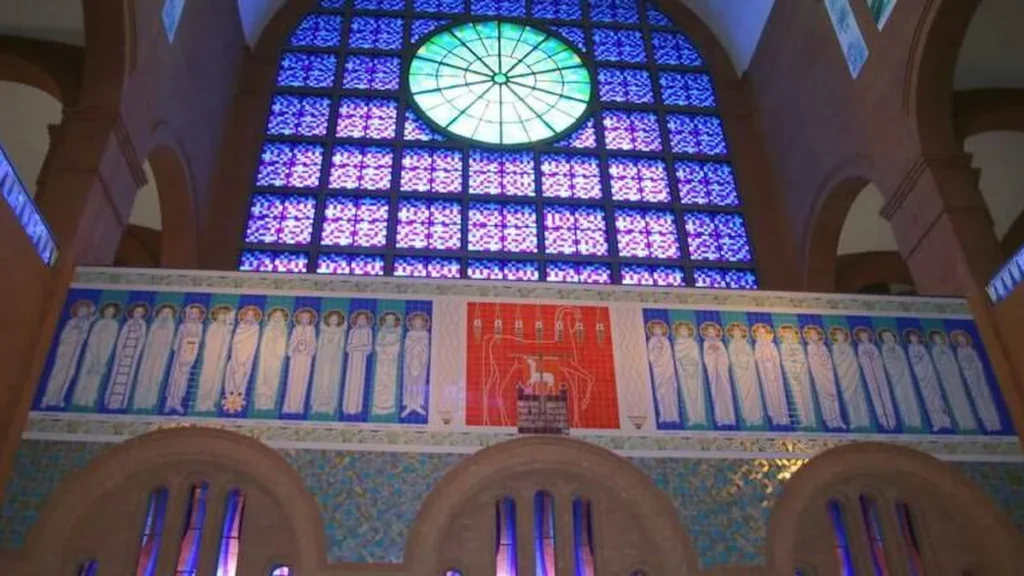 Imagem Nave Leste da Basilica Paineis da Ressurreicao do artigo Ressurreição de Jesus e fundamentos da fé nos painéis do Santuário