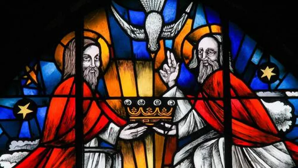 Vitral de uma igreja na Bélgica representando a Santíssima Trindade