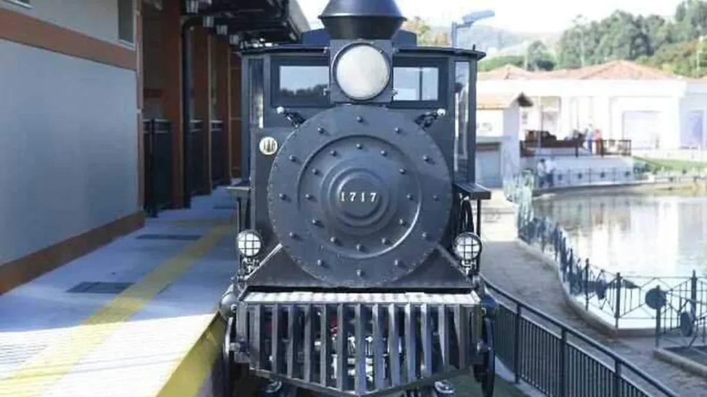Trem é opção de retorno após orações no Caminho do Rosário