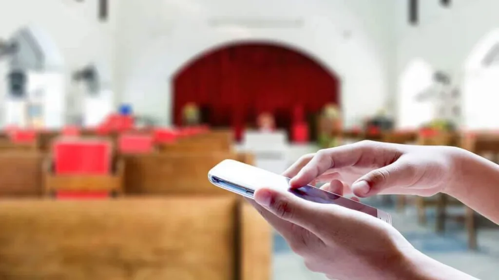 Imagem Celular do artigo App Aparecida: a Casa da Mãe e a Liturgia na palma de suas mãos
