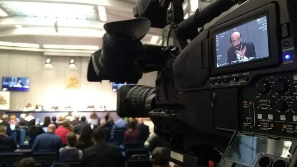 Imagem Coletiva de imprensa sinodo da amazonia do artigo ‘Abrir a mineração em terras indígenas significaria a morte da Amazônia’, diz padre sinodal
