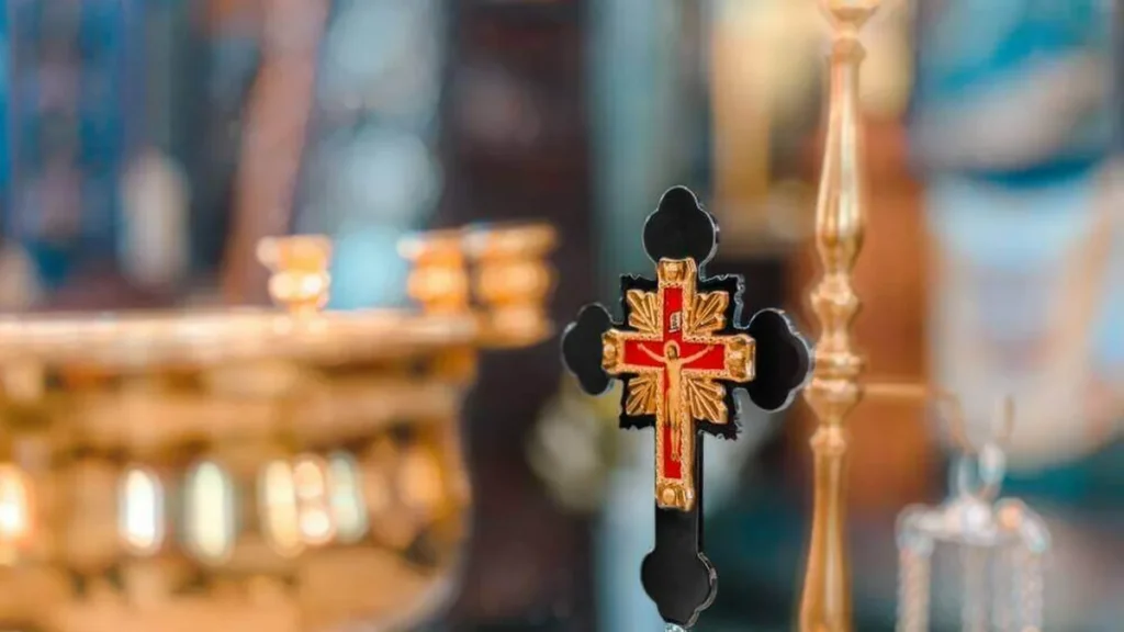 Imagem cruz ortodoxa do artigo Quais as diferenças entre cristãos ortodoxos e católicos?