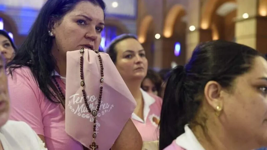 Imagem Terco das Mulheres do artigo Sábado: TV Aparecida transmite celebrações do Terço das Mulheres no Santuário