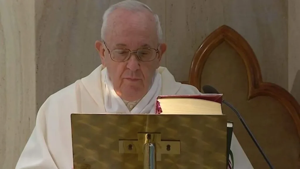 Papa reza oração de Santo Afonso em missa na Casa Santa Marta.