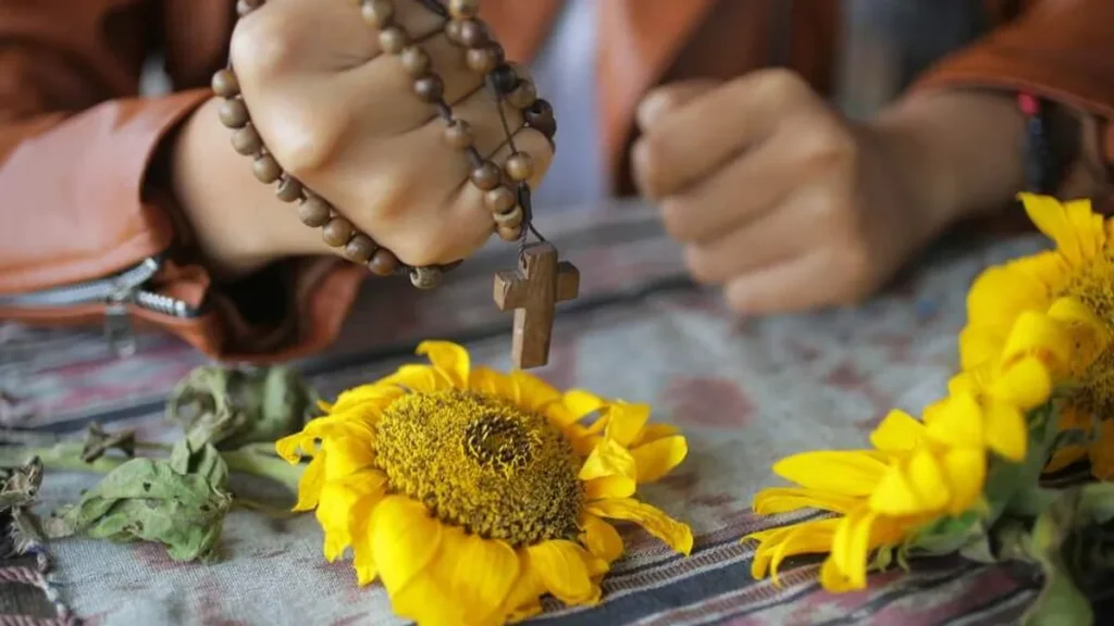 Imagem shutterstock terco rosario do artigo Terço: alimento espiritual para as famílias