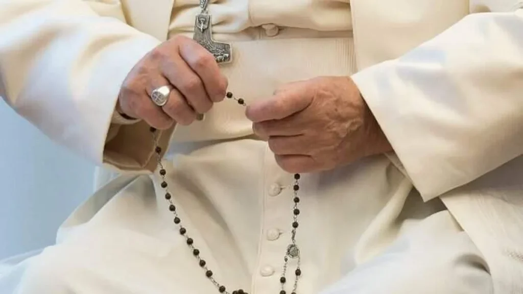Imagem terco papa francisco do artigo Santuário Nacional se une ao Papa Francisco na Oração do Terço Mariano