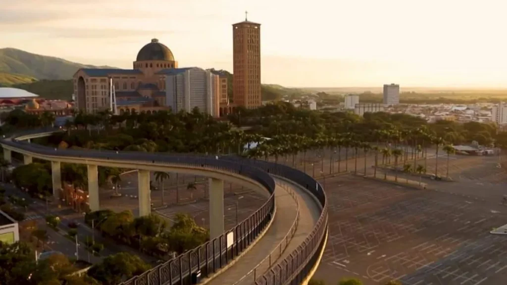 Santuário vazio em Aparecida (SP)