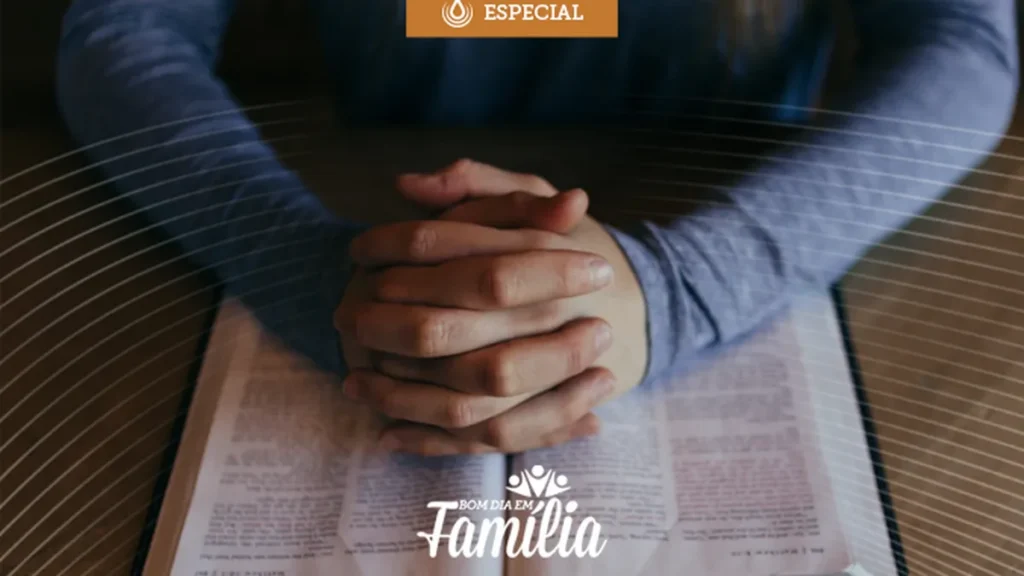 Imagem biblia familia maos do artigo Lembre-se: a vida é um desafio e devemos aprender a cada dia
