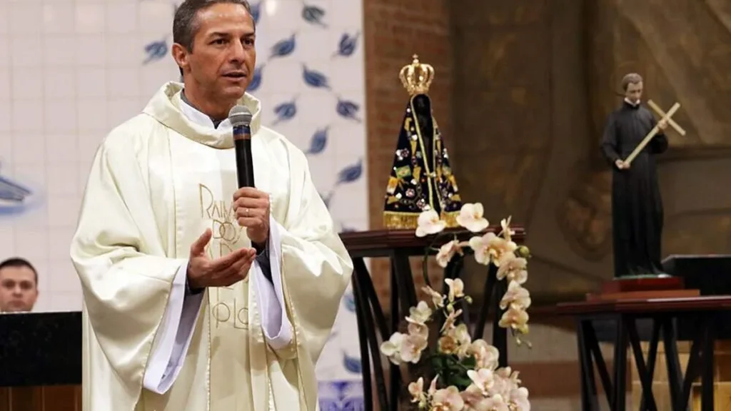 Imagem missa jovens de maria 18h 11072020 18 do artigo Pe. Camilo: "Reze para que seu Padre seja a imagem viva de Jesus em sua comunidade"
